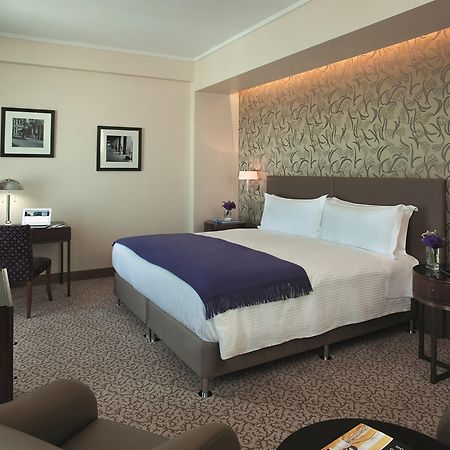 Alvear Art Hotel Буенос-Айрес Екстер'єр фото A bedroom at the Conrad Hilton London St. George's Wharf