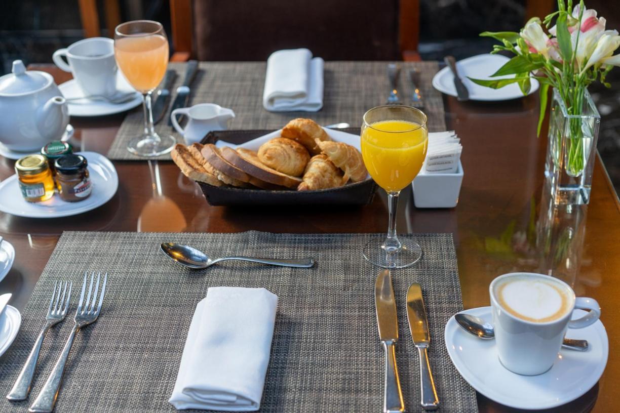 Alvear Art Hotel Буенос-Айрес Екстер'єр фото A table set for breakfast