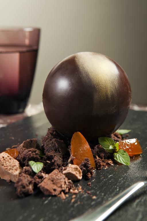 Alvear Art Hotel Буенос-Айрес Екстер'єр фото A chocolate bomb